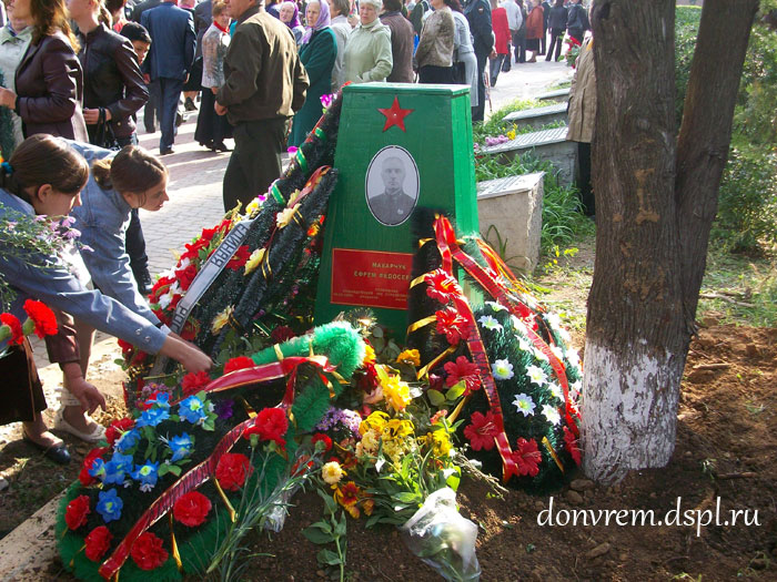 мемориал в поселке Зимовники